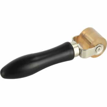 Rodillo de presión para procesar material aislante. Ancho del rodillo: 32 mm.