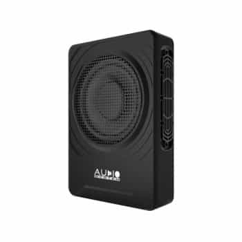 SISTEMA DE AUDIO Subwoofer activo debajo del asiento de 8", 275/225 vatios RMS, 2 ohmios