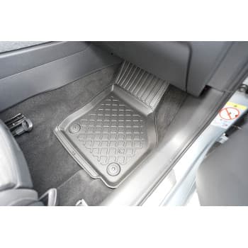 Tapis en caoutchouc adaptés à Volkswagen Passat B9 Variant / Skoda Superb IV (3Y) Combi 2024-